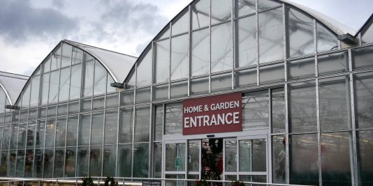 Retail greenhouse aesthetic to earn money attracting more customers
