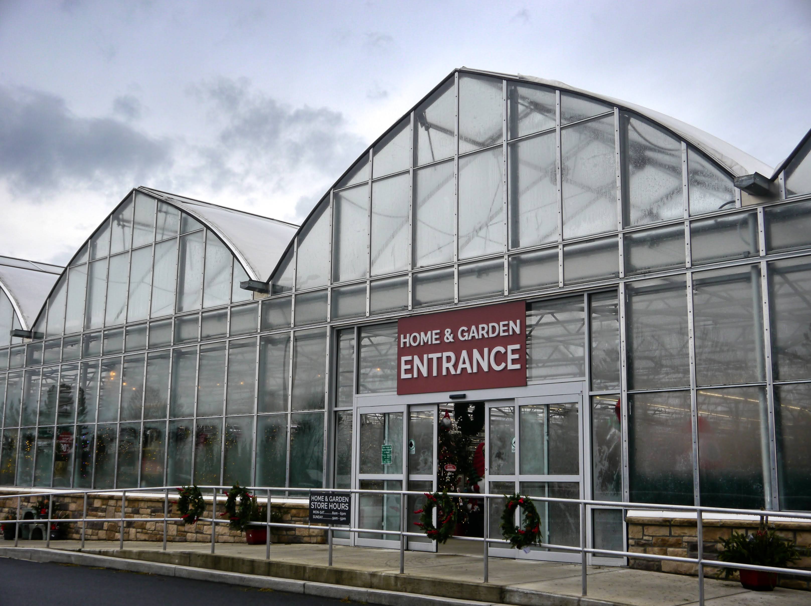Retail greenhouse aesthetic to earn money attracting more customers