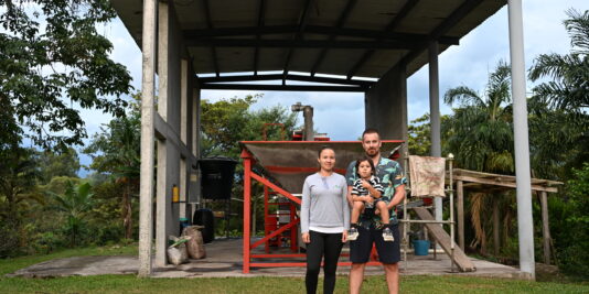 Deisy y Fredy en la Finca el Encanto, una finca de café en Filandia, Quindío